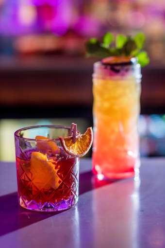 cocktails on bar in bar62