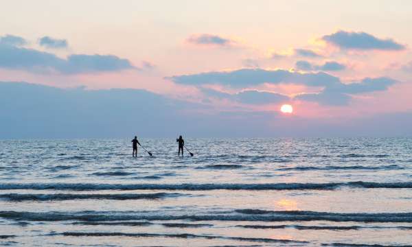 couple SUP boarding